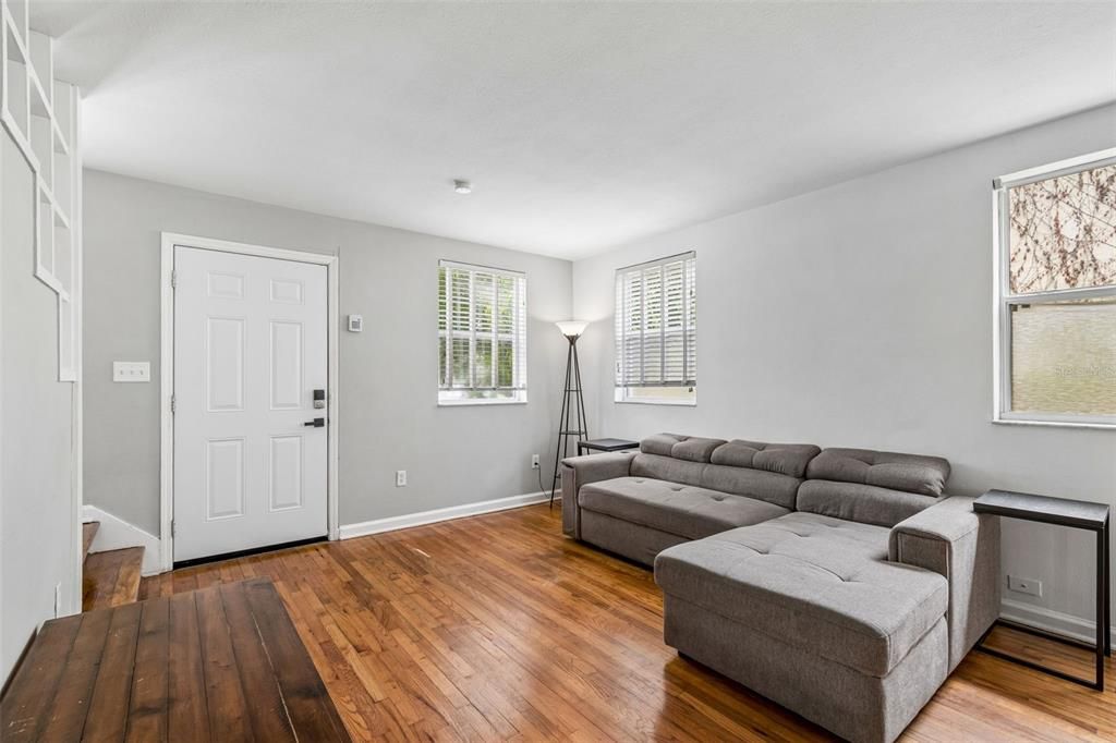 For Rent: $1,850 (2 beds, 1 baths, 1848 Square Feet)