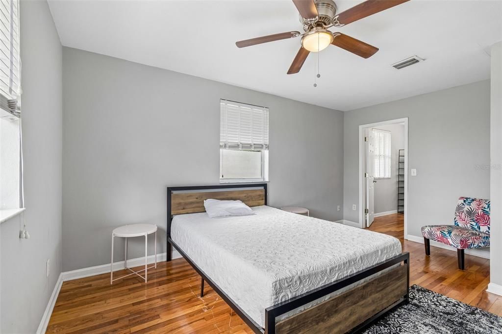 For Rent: $1,850 (2 beds, 1 baths, 1848 Square Feet)