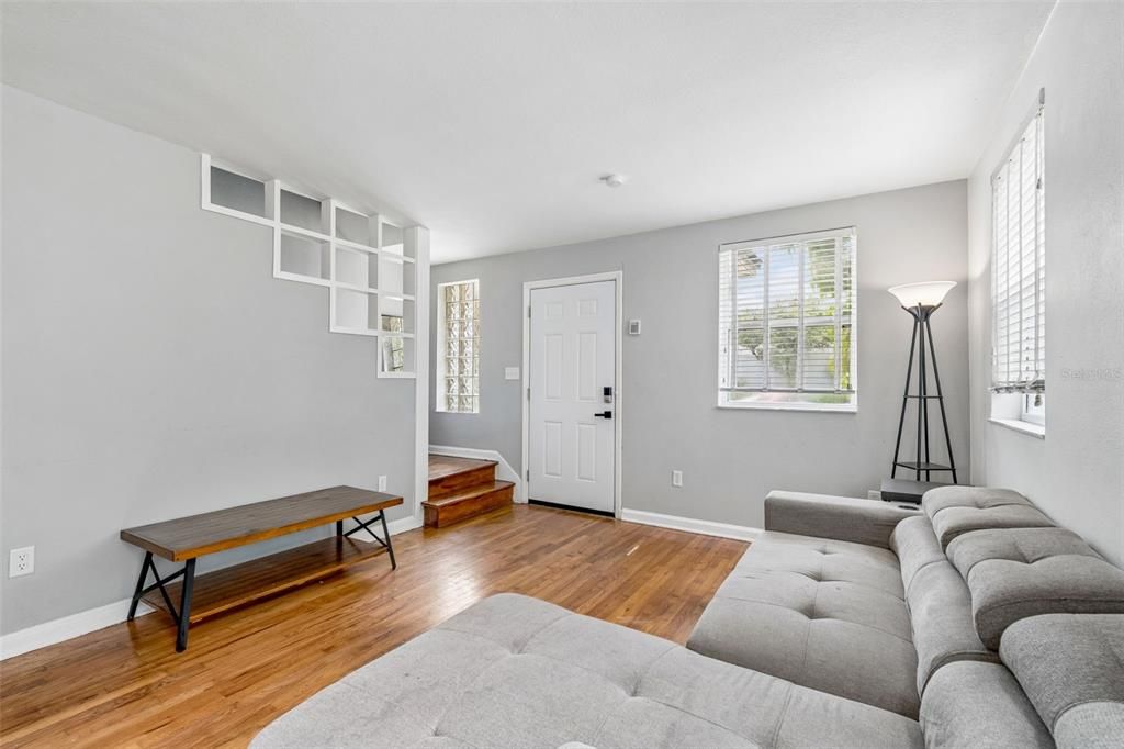For Rent: $1,850 (2 beds, 1 baths, 1848 Square Feet)