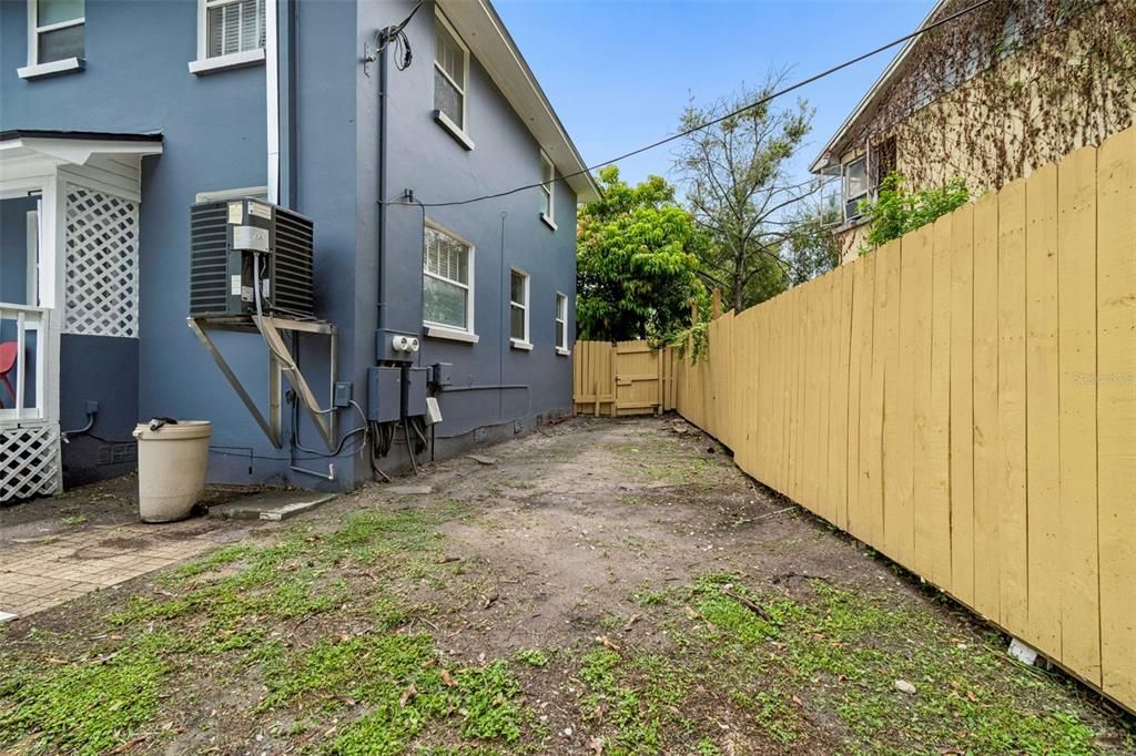 For Rent: $1,850 (2 beds, 1 baths, 1848 Square Feet)