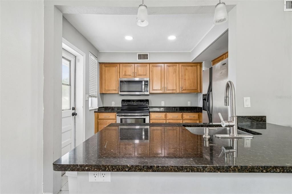 For Rent: $1,850 (2 beds, 1 baths, 1848 Square Feet)