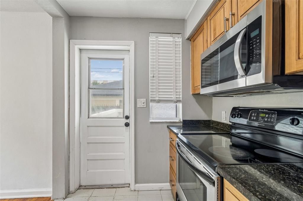 For Rent: $1,850 (2 beds, 1 baths, 1848 Square Feet)