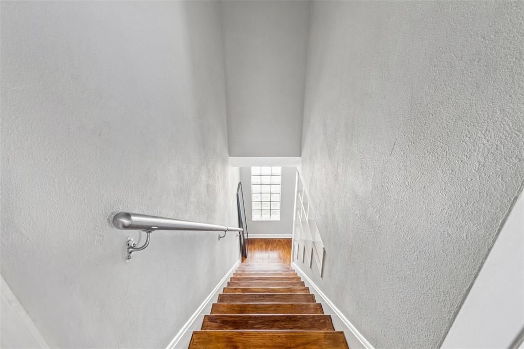 For Rent: $1,850 (2 beds, 1 baths, 1848 Square Feet)