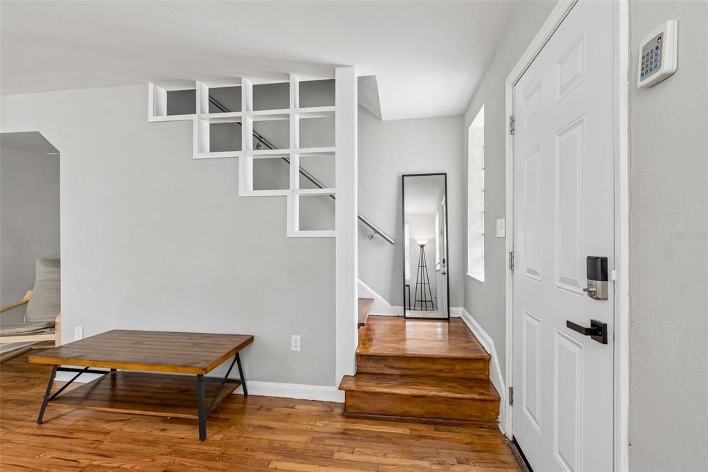 For Rent: $1,850 (2 beds, 1 baths, 1848 Square Feet)