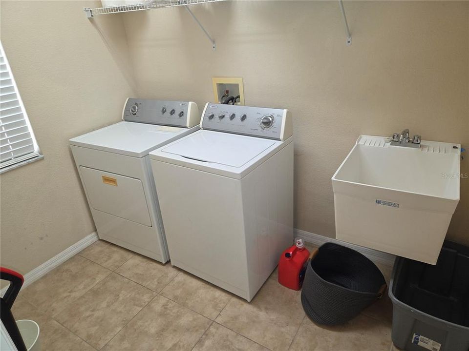 For Rent: $2,300 (3 beds, 3 baths, 2277 Square Feet)