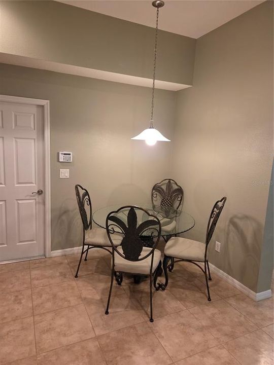 For Rent: $2,300 (3 beds, 3 baths, 2277 Square Feet)