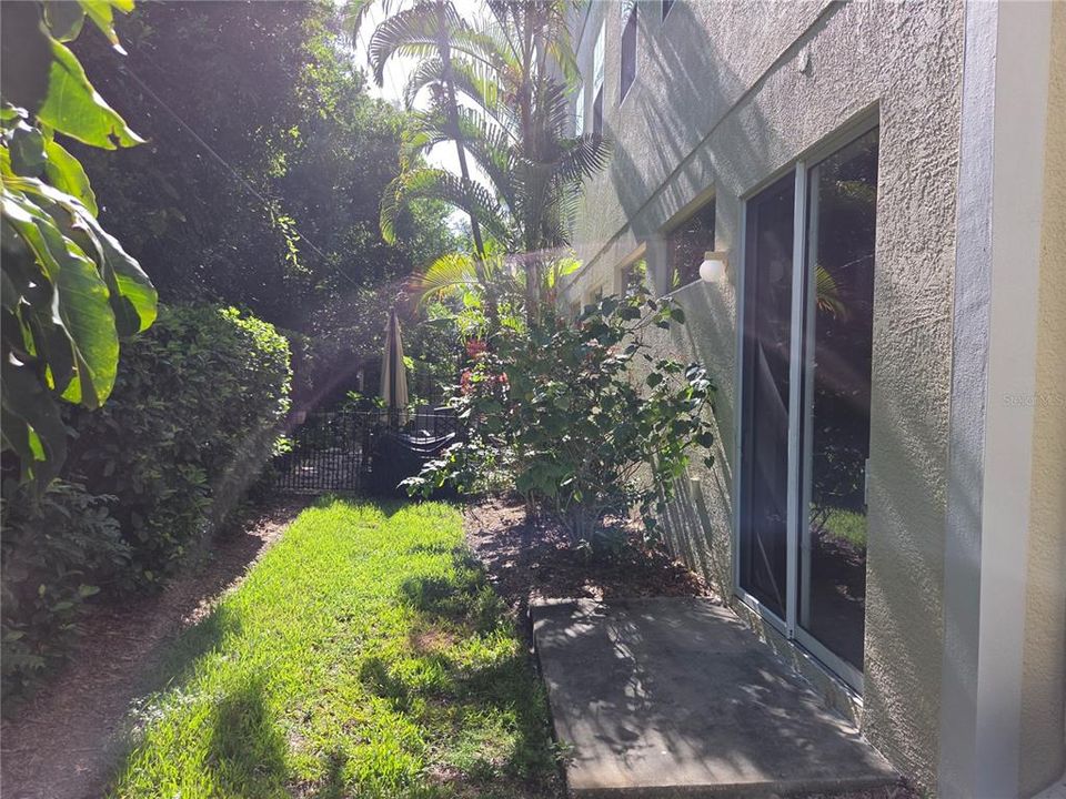 For Rent: $2,300 (3 beds, 3 baths, 2277 Square Feet)