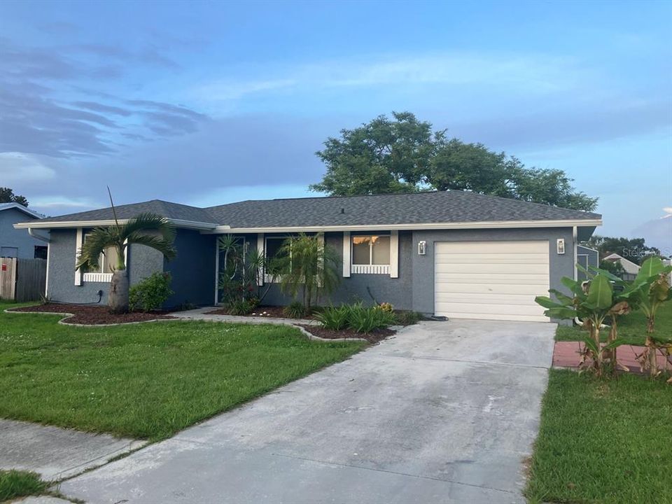 For Rent: $1,750 (2 beds, 2 baths, 960 Square Feet)