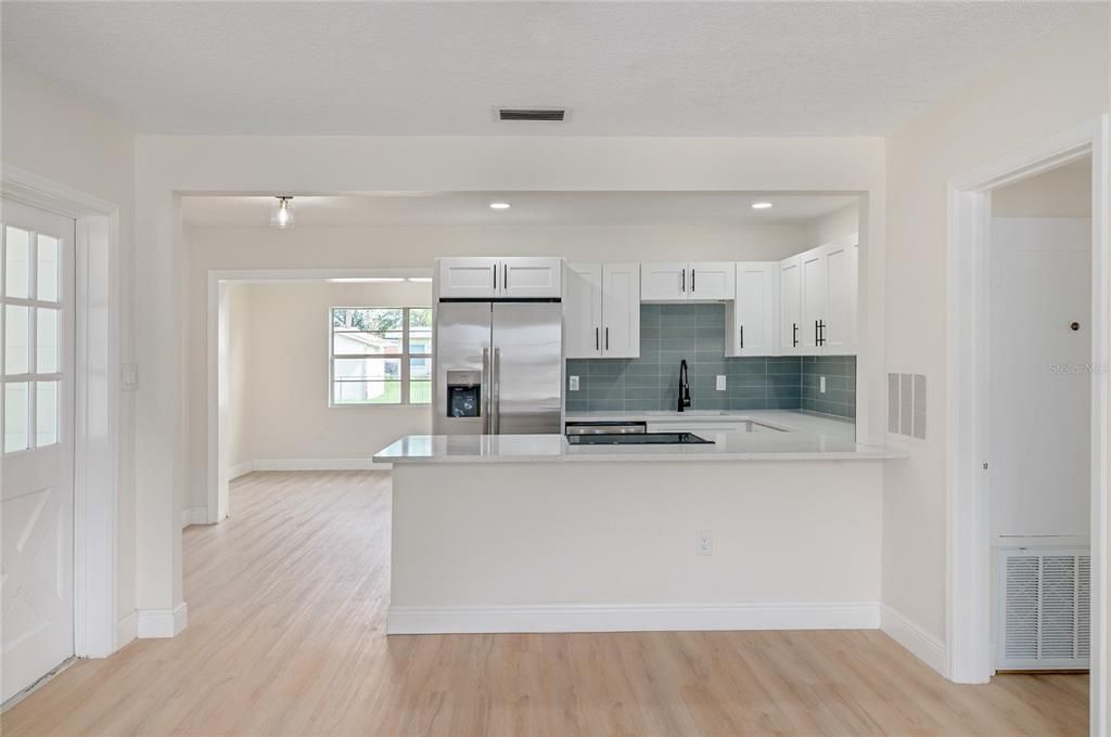 En Venta: $425,000 (3 camas, 2 baños, 1323 Pies cuadrados)