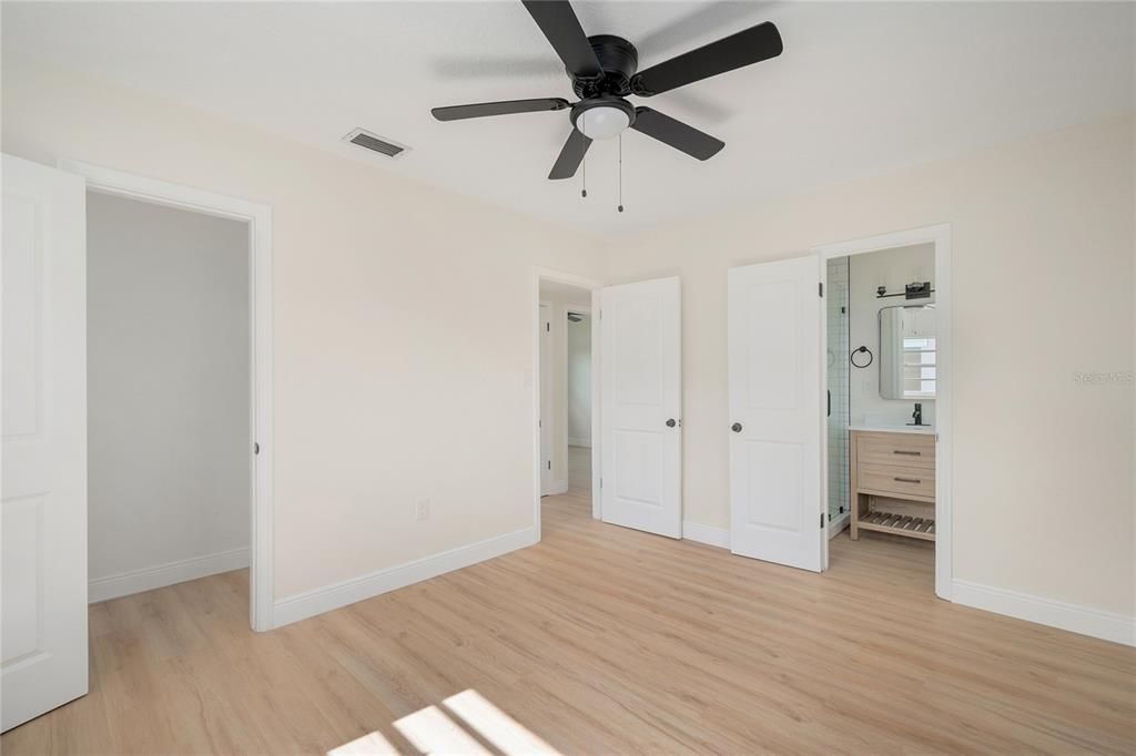 En Venta: $425,000 (3 camas, 2 baños, 1323 Pies cuadrados)