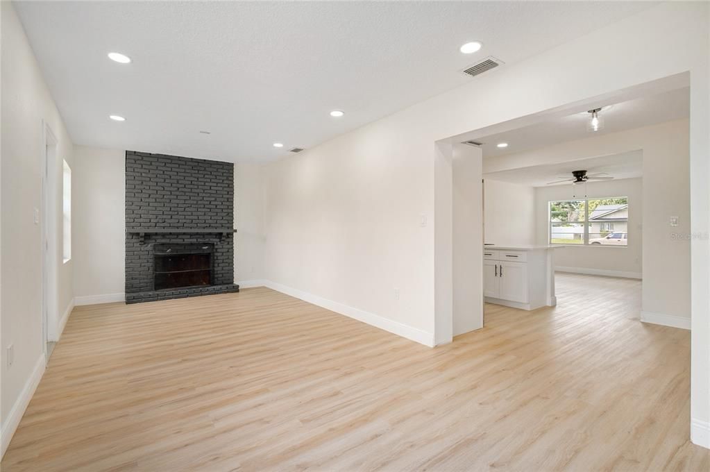 En Venta: $425,000 (3 camas, 2 baños, 1323 Pies cuadrados)