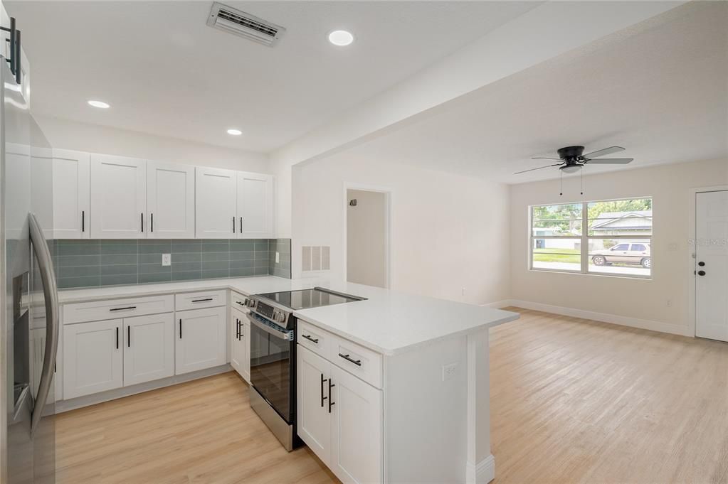 En Venta: $425,000 (3 camas, 2 baños, 1323 Pies cuadrados)