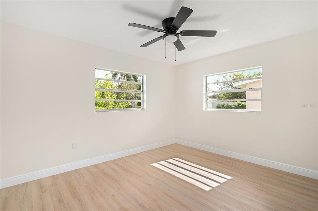 En Venta: $425,000 (3 camas, 2 baños, 1323 Pies cuadrados)