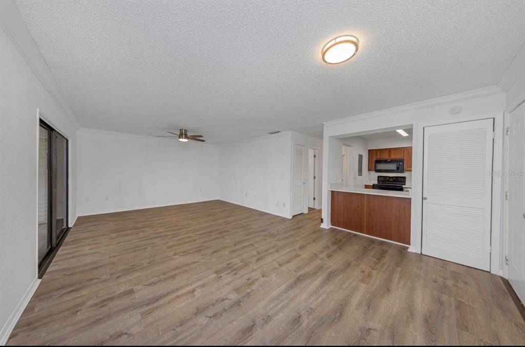 For Sale: $130,000 (2 beds, 1 baths, 960 Square Feet)