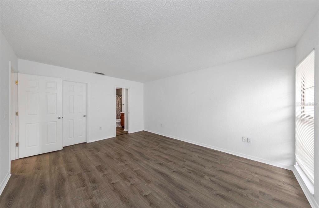 For Sale: $130,000 (2 beds, 1 baths, 960 Square Feet)