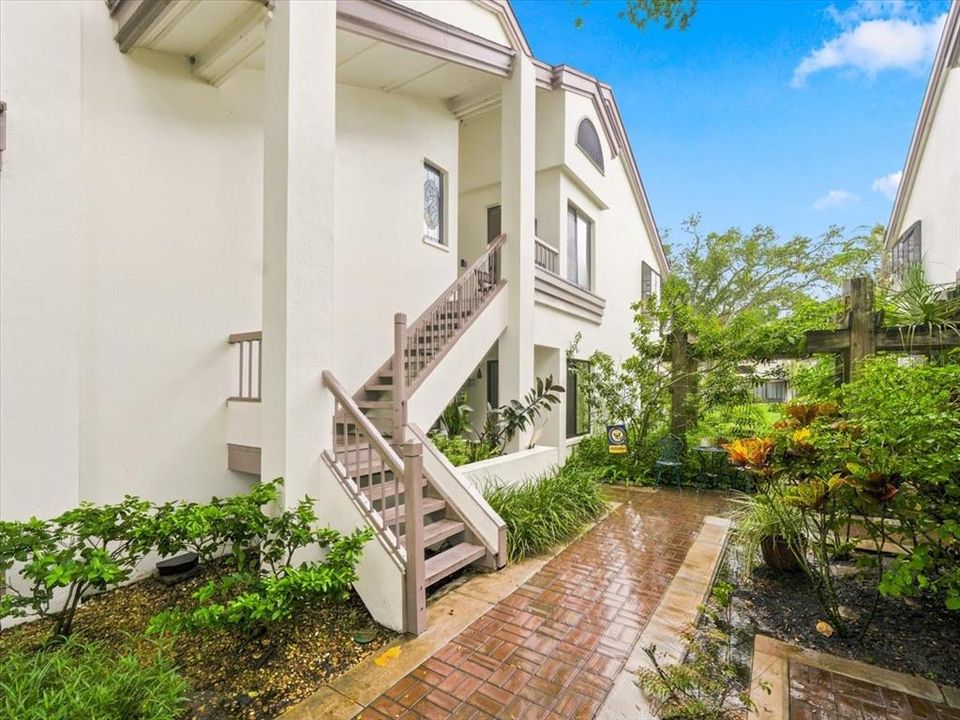 For Sale: $299,000 (2 beds, 2 baths, 1260 Square Feet)