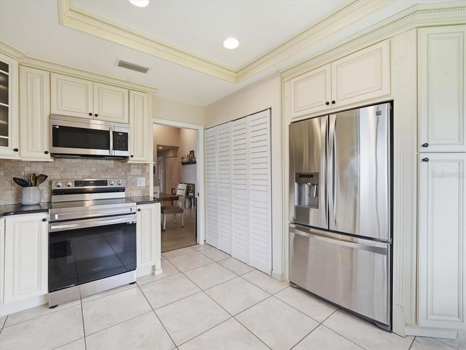 For Sale: $299,000 (2 beds, 2 baths, 1260 Square Feet)