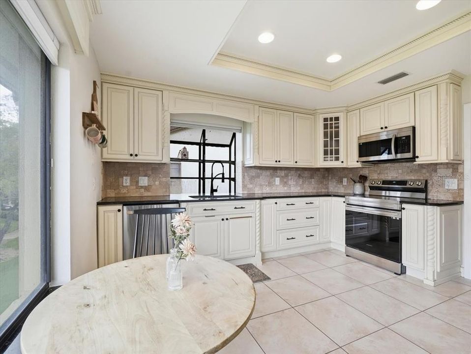 For Sale: $299,000 (2 beds, 2 baths, 1260 Square Feet)