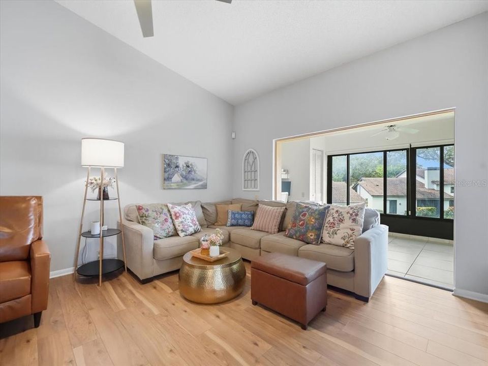 For Sale: $299,000 (2 beds, 2 baths, 1260 Square Feet)