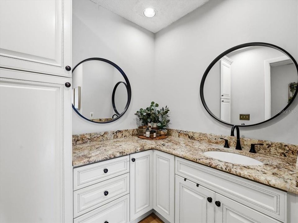 For Sale: $299,000 (2 beds, 2 baths, 1260 Square Feet)