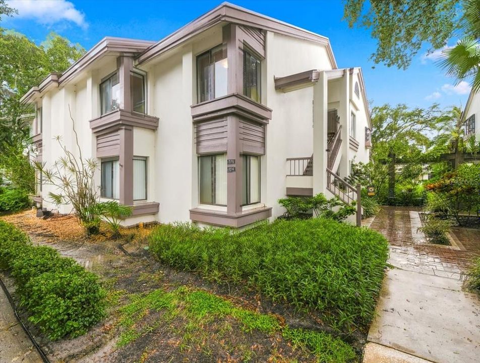 For Sale: $299,000 (2 beds, 2 baths, 1260 Square Feet)
