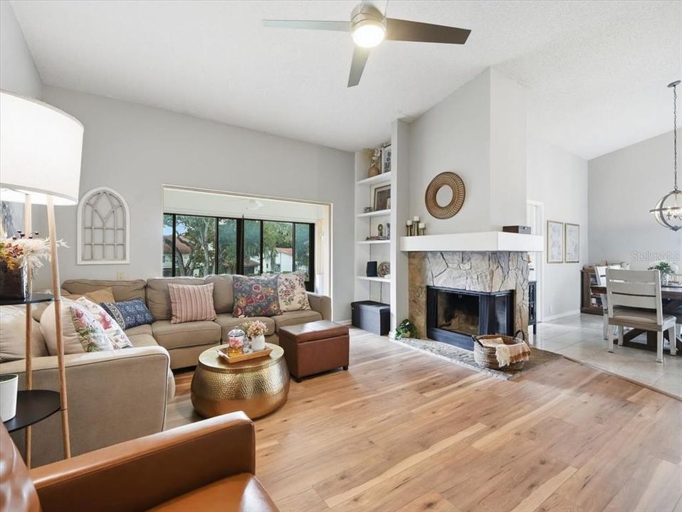 For Sale: $299,000 (2 beds, 2 baths, 1260 Square Feet)