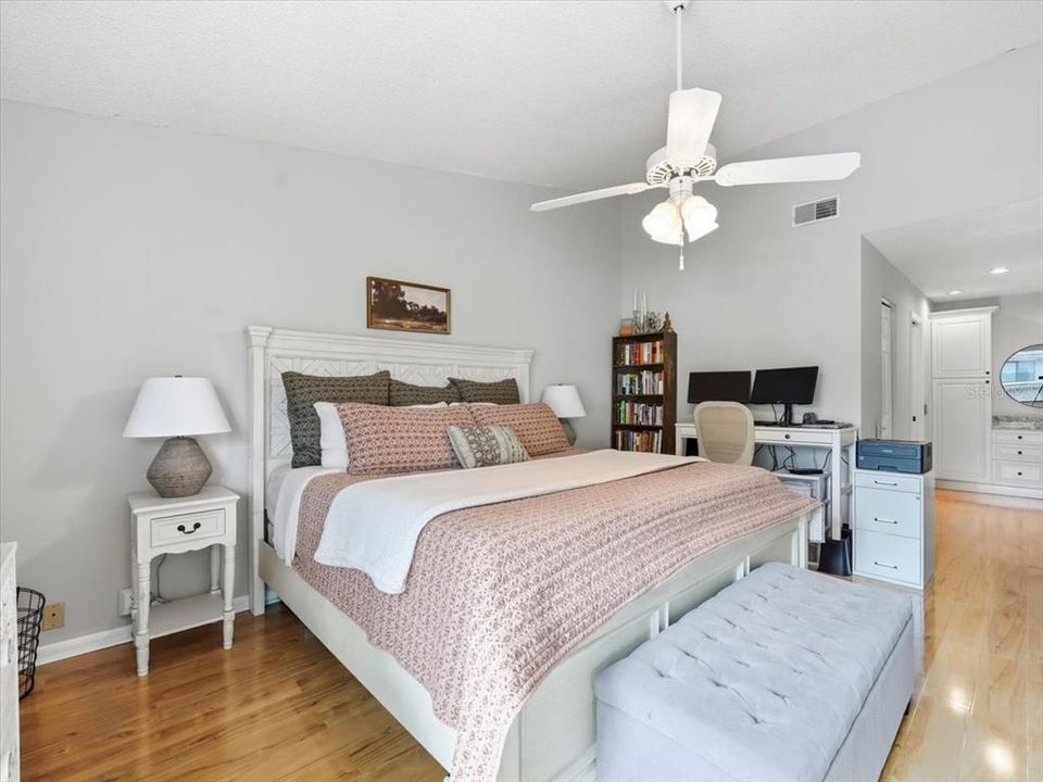 For Sale: $299,000 (2 beds, 2 baths, 1260 Square Feet)
