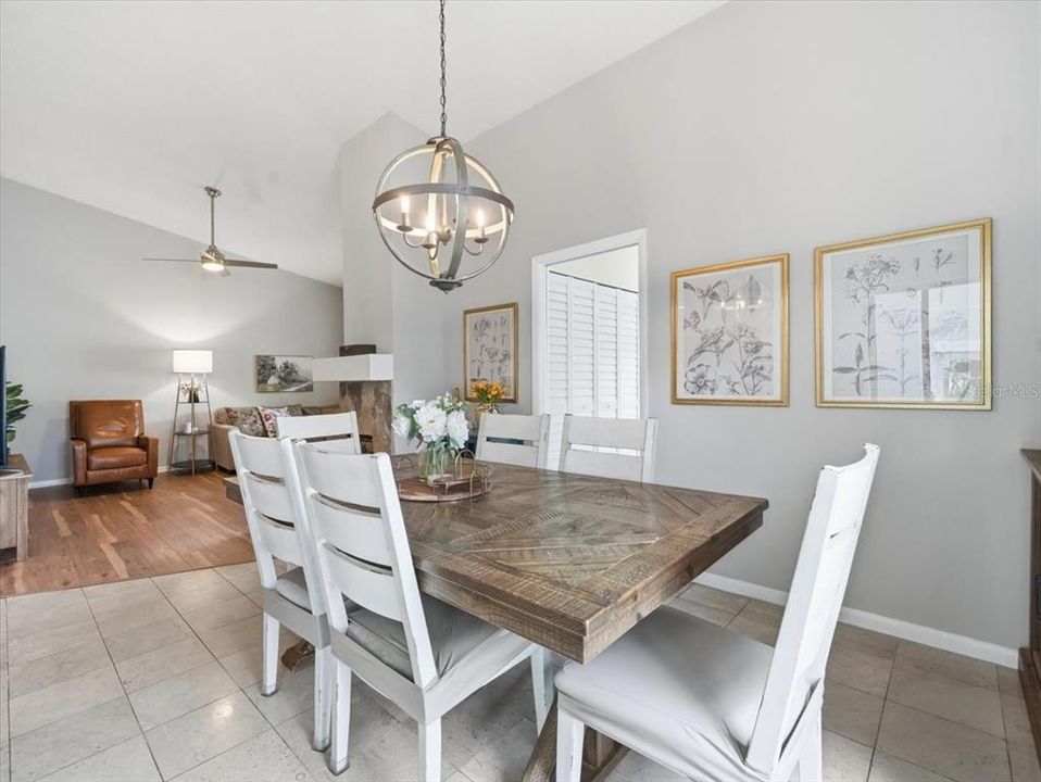 For Sale: $299,000 (2 beds, 2 baths, 1260 Square Feet)