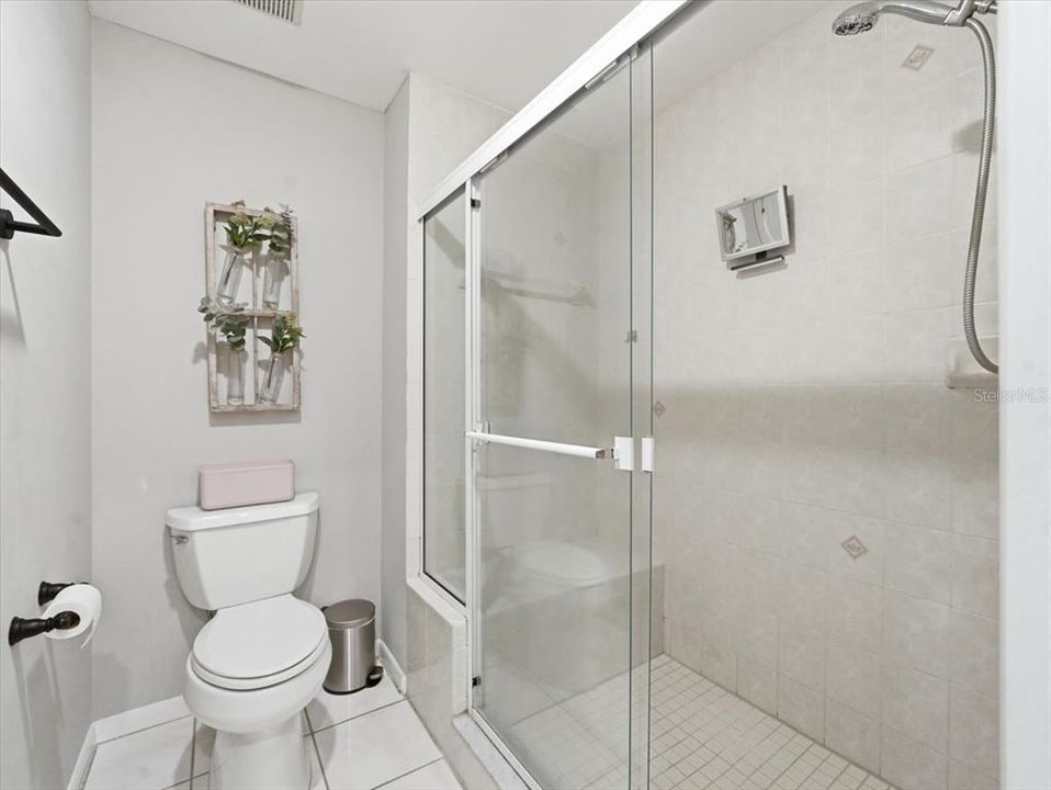 For Sale: $299,000 (2 beds, 2 baths, 1260 Square Feet)