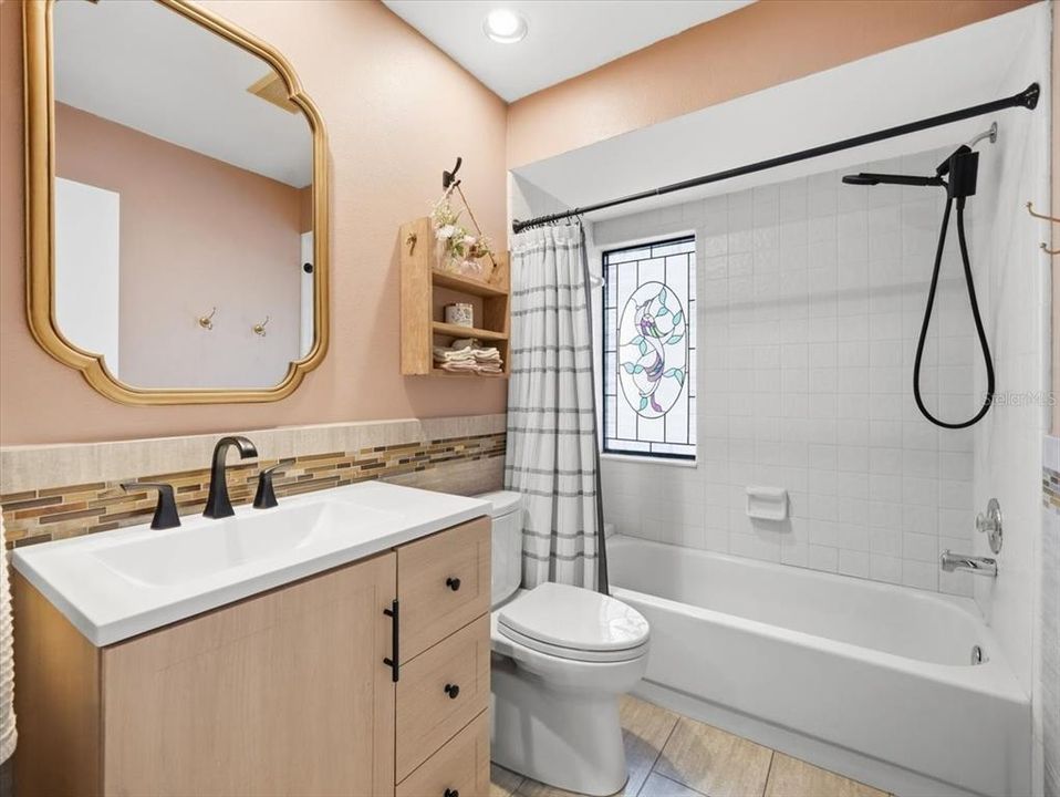 For Sale: $299,000 (2 beds, 2 baths, 1260 Square Feet)