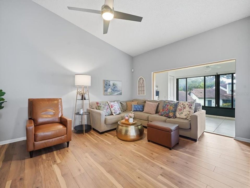For Sale: $299,000 (2 beds, 2 baths, 1260 Square Feet)