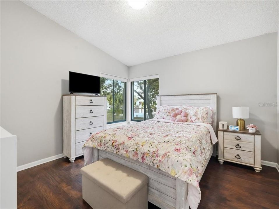 For Sale: $299,000 (2 beds, 2 baths, 1260 Square Feet)