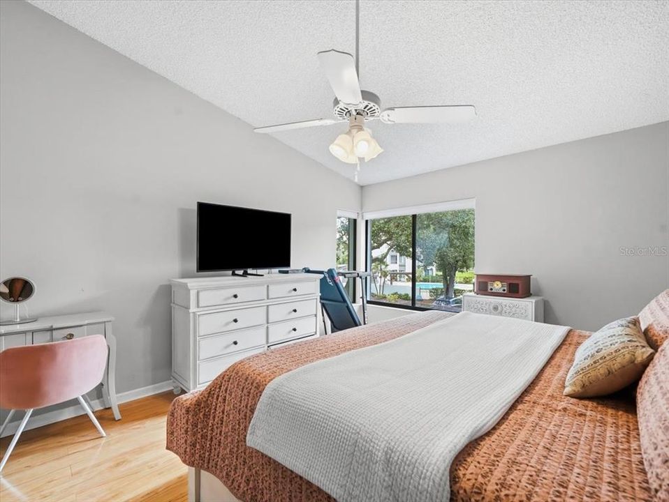 For Sale: $299,000 (2 beds, 2 baths, 1260 Square Feet)