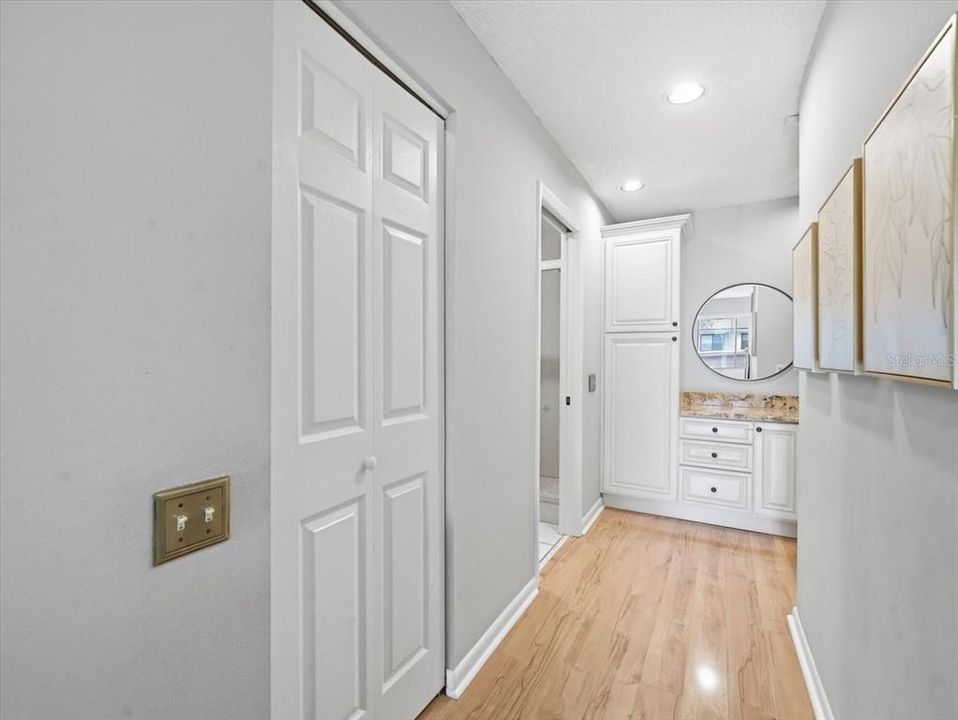 For Sale: $299,000 (2 beds, 2 baths, 1260 Square Feet)