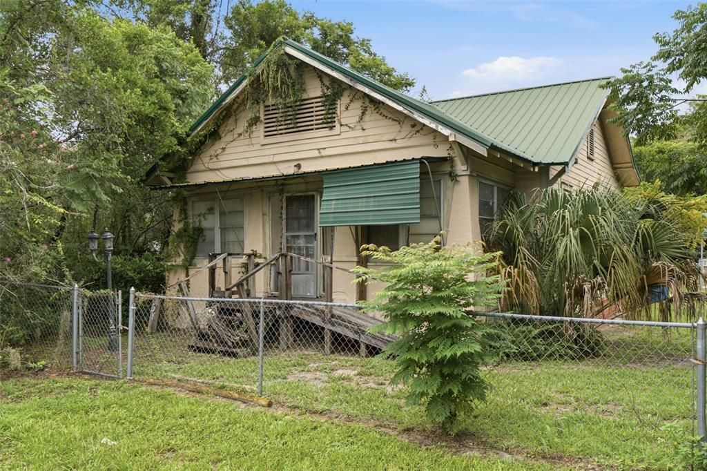 Recently Sold: $149,900 (2 beds, 1 baths, 1076 Square Feet)