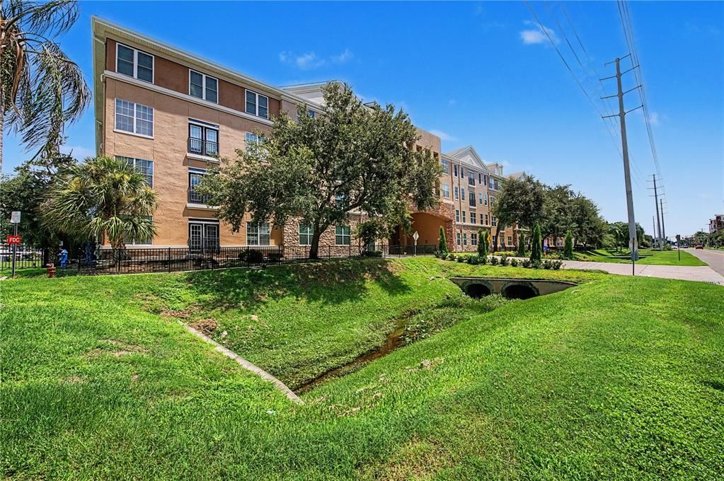 На продажу: $209,900 (2 спален, 1 ванн, 996 Квадратных фут)
