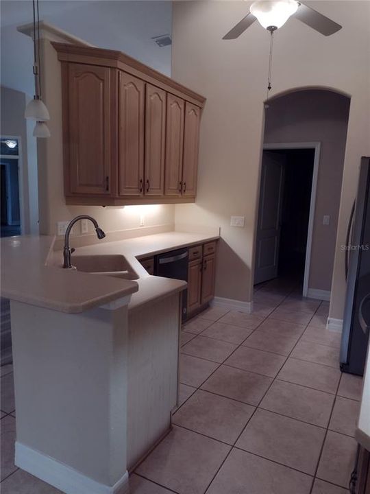 В аренду: $2,500 (3 спален, 2 ванн, 2387 Квадратных фут)