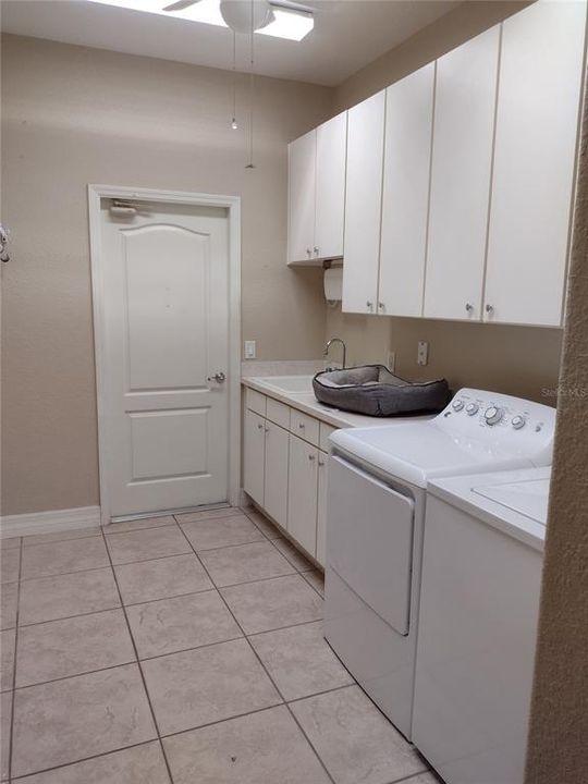 В аренду: $2,500 (3 спален, 2 ванн, 2387 Квадратных фут)