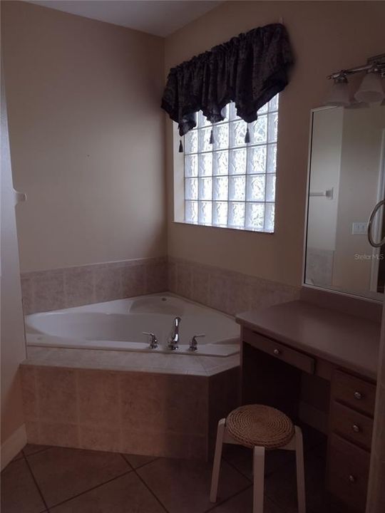 В аренду: $2,500 (3 спален, 2 ванн, 2387 Квадратных фут)