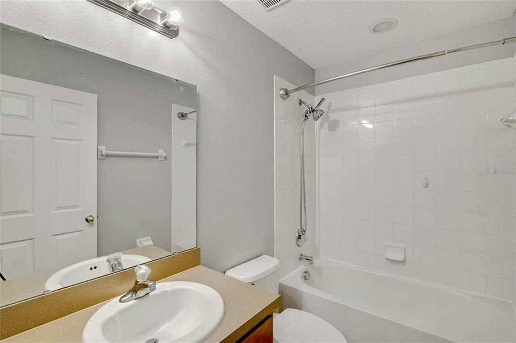 For Rent: $2,300 (3 beds, 2 baths, 1502 Square Feet)