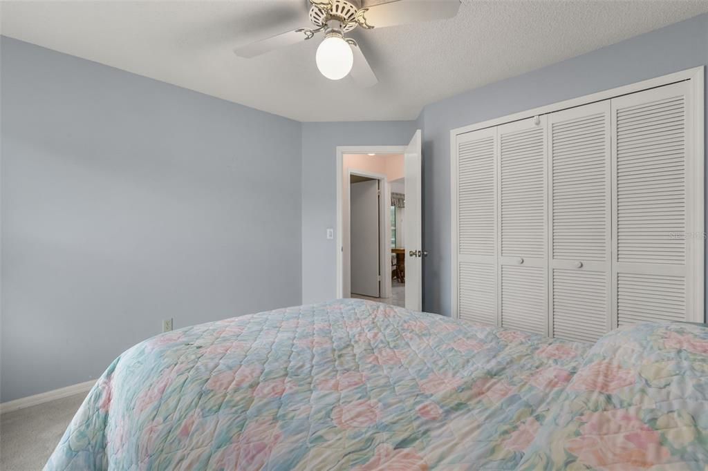 Activo con contrato: $369,900 (4 camas, 2 baños, 1853 Pies cuadrados)