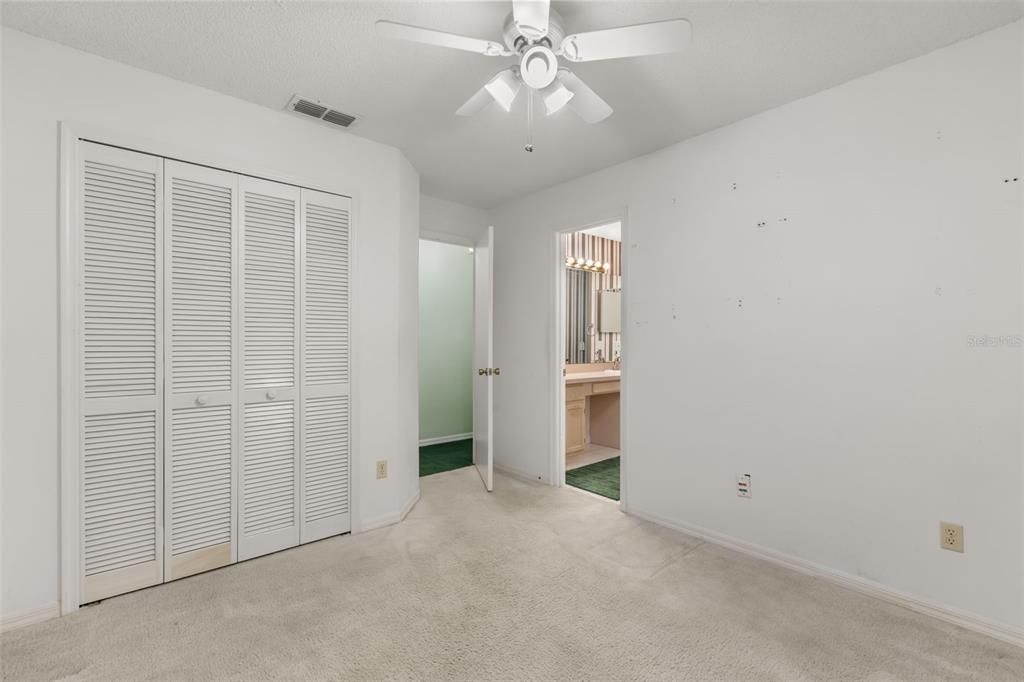 Activo con contrato: $369,900 (4 camas, 2 baños, 1853 Pies cuadrados)