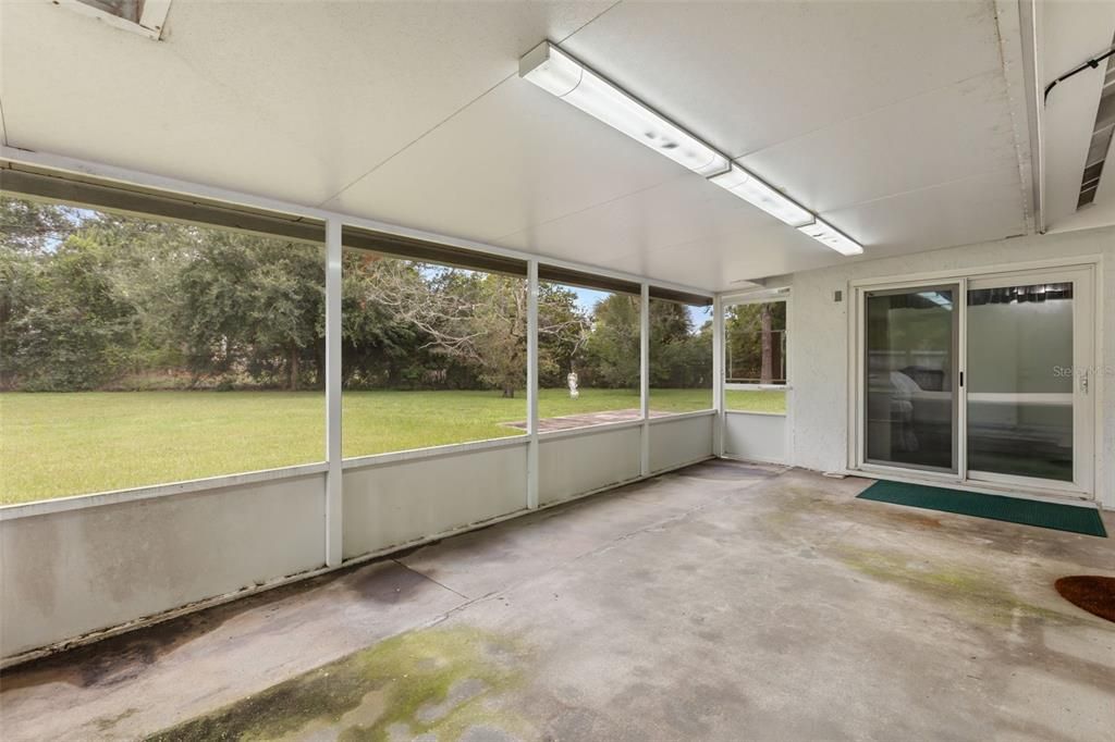 Activo con contrato: $369,900 (4 camas, 2 baños, 1853 Pies cuadrados)
