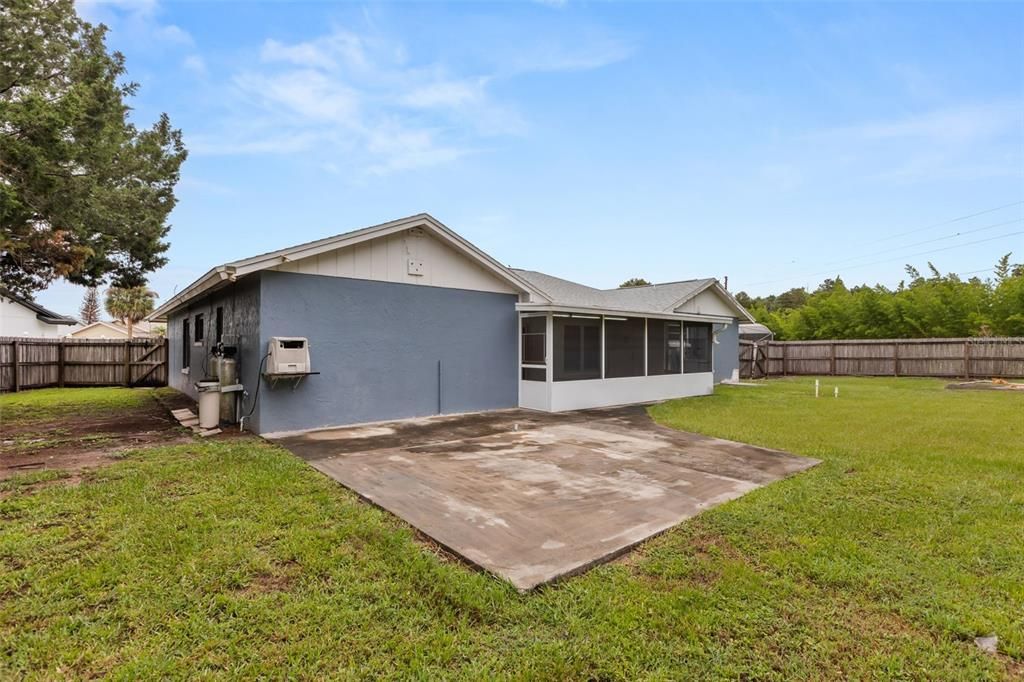 Activo con contrato: $369,900 (4 camas, 2 baños, 1853 Pies cuadrados)
