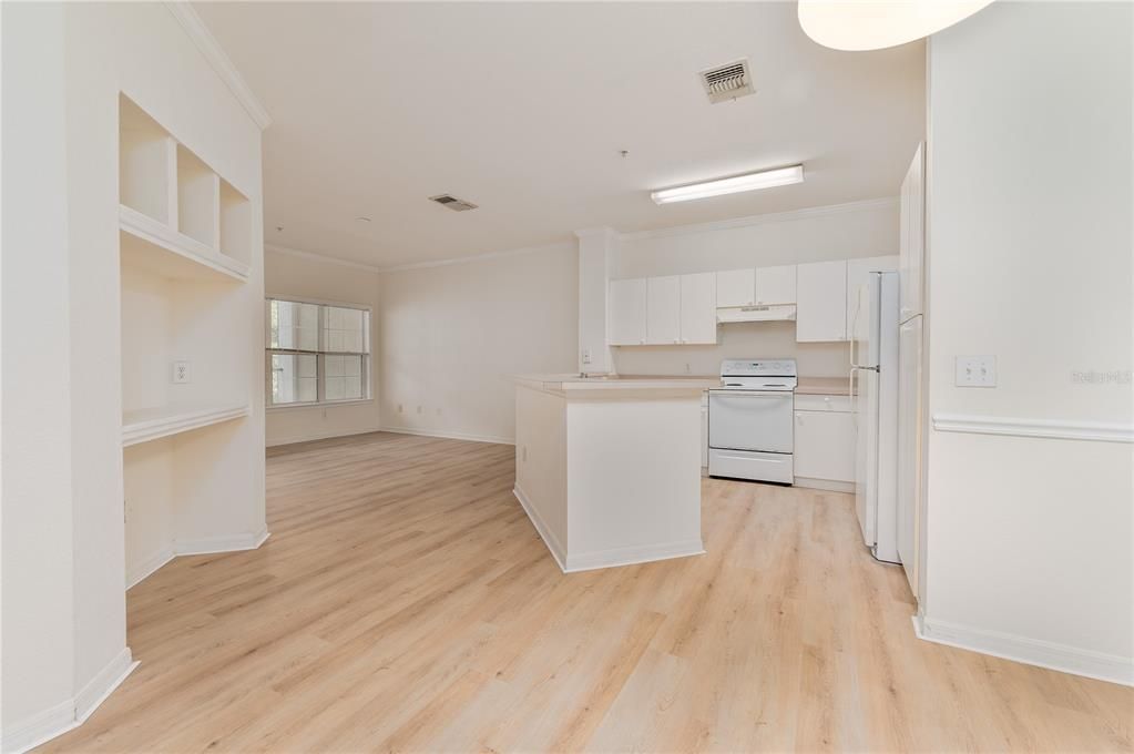 For Rent: $1,350 (1 beds, 1 baths, 782 Square Feet)