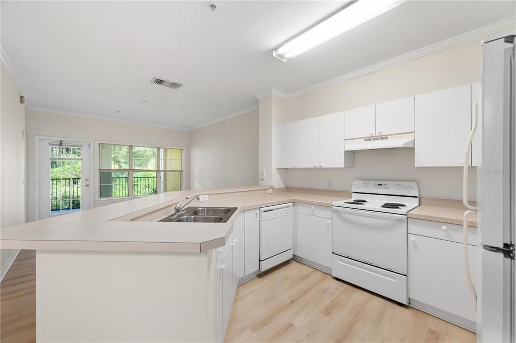 For Rent: $1,350 (1 beds, 1 baths, 782 Square Feet)