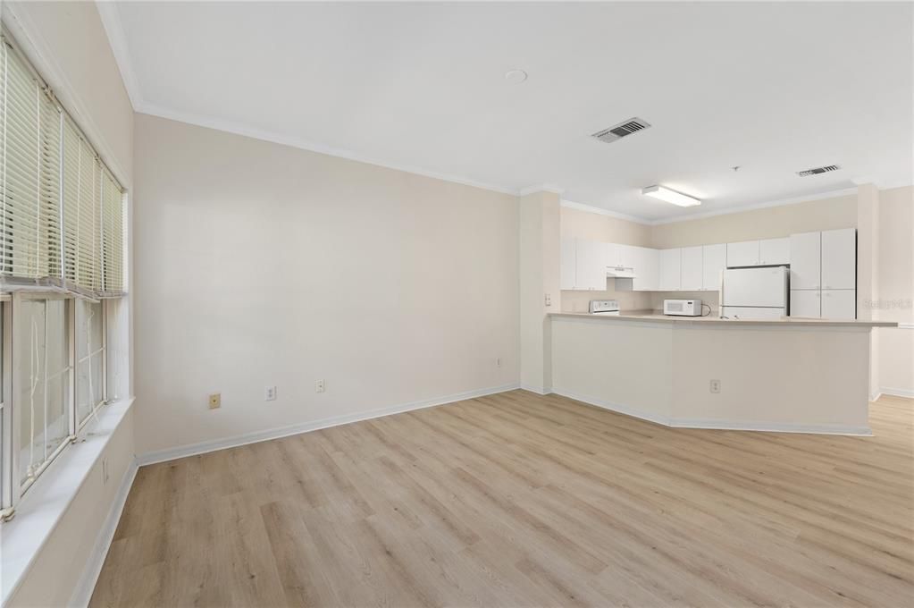For Rent: $1,350 (1 beds, 1 baths, 782 Square Feet)