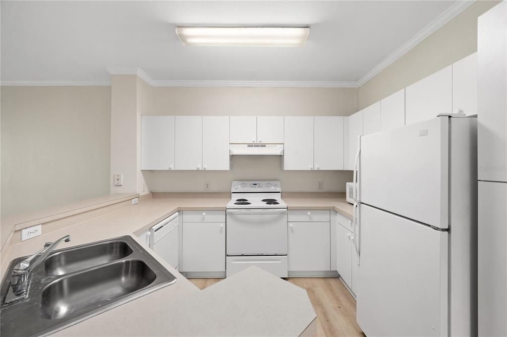 For Rent: $1,350 (1 beds, 1 baths, 782 Square Feet)