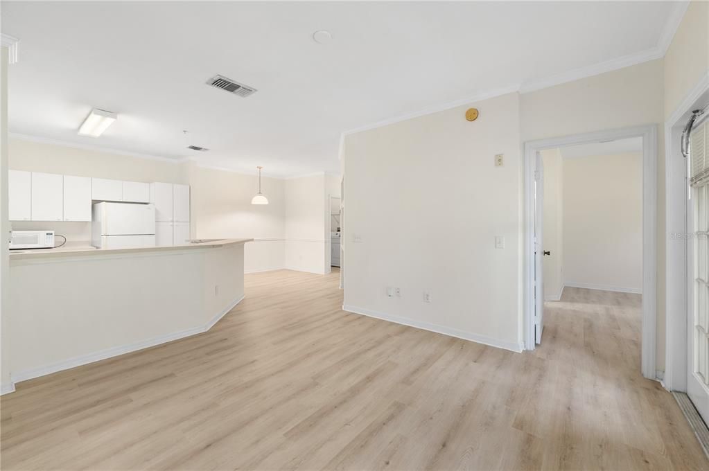 For Rent: $1,350 (1 beds, 1 baths, 782 Square Feet)