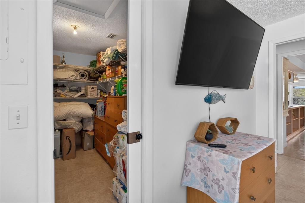 En Venta: $418,000 (2 camas, 1 baños, 1048 Pies cuadrados)